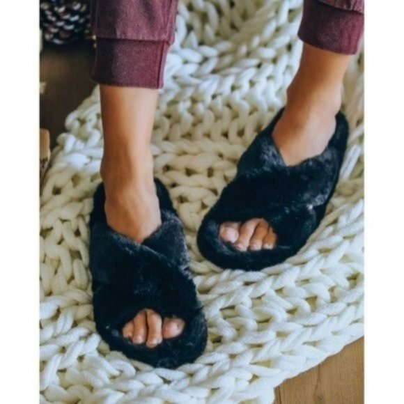 Shoes - Black faux fur slipper slides crisscross straps soft
